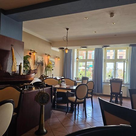 Hotel Am Markt & Brauhaus Stadtkrug Ueckermünde Екстериор снимка