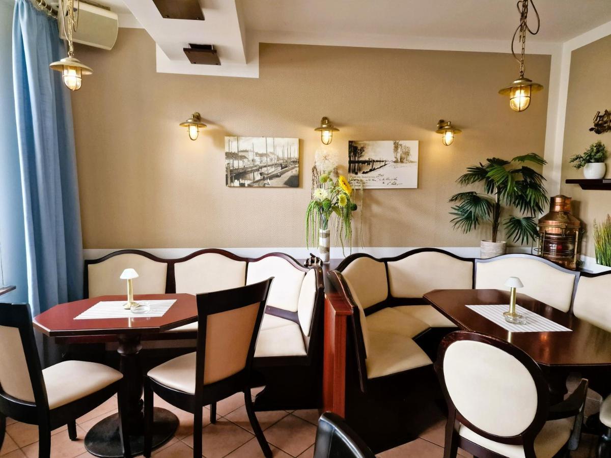 Hotel Am Markt & Brauhaus Stadtkrug Ueckermünde Екстериор снимка
