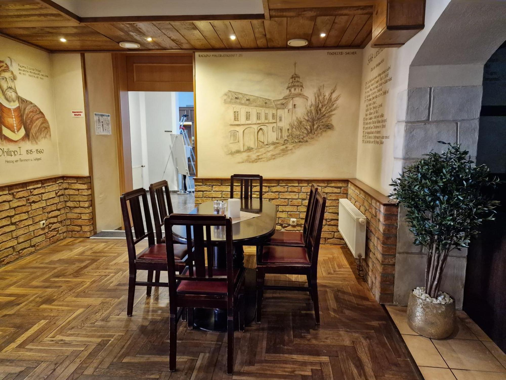Hotel Am Markt & Brauhaus Stadtkrug Ueckermünde Екстериор снимка