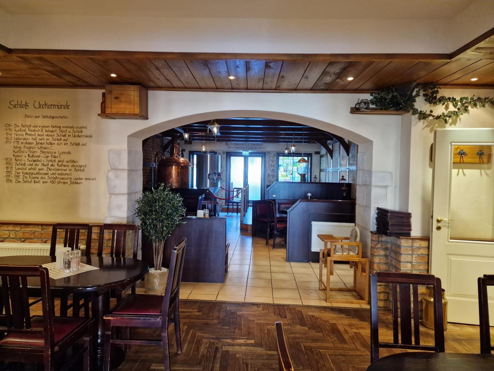 Hotel Am Markt & Brauhaus Stadtkrug Ueckermünde Екстериор снимка