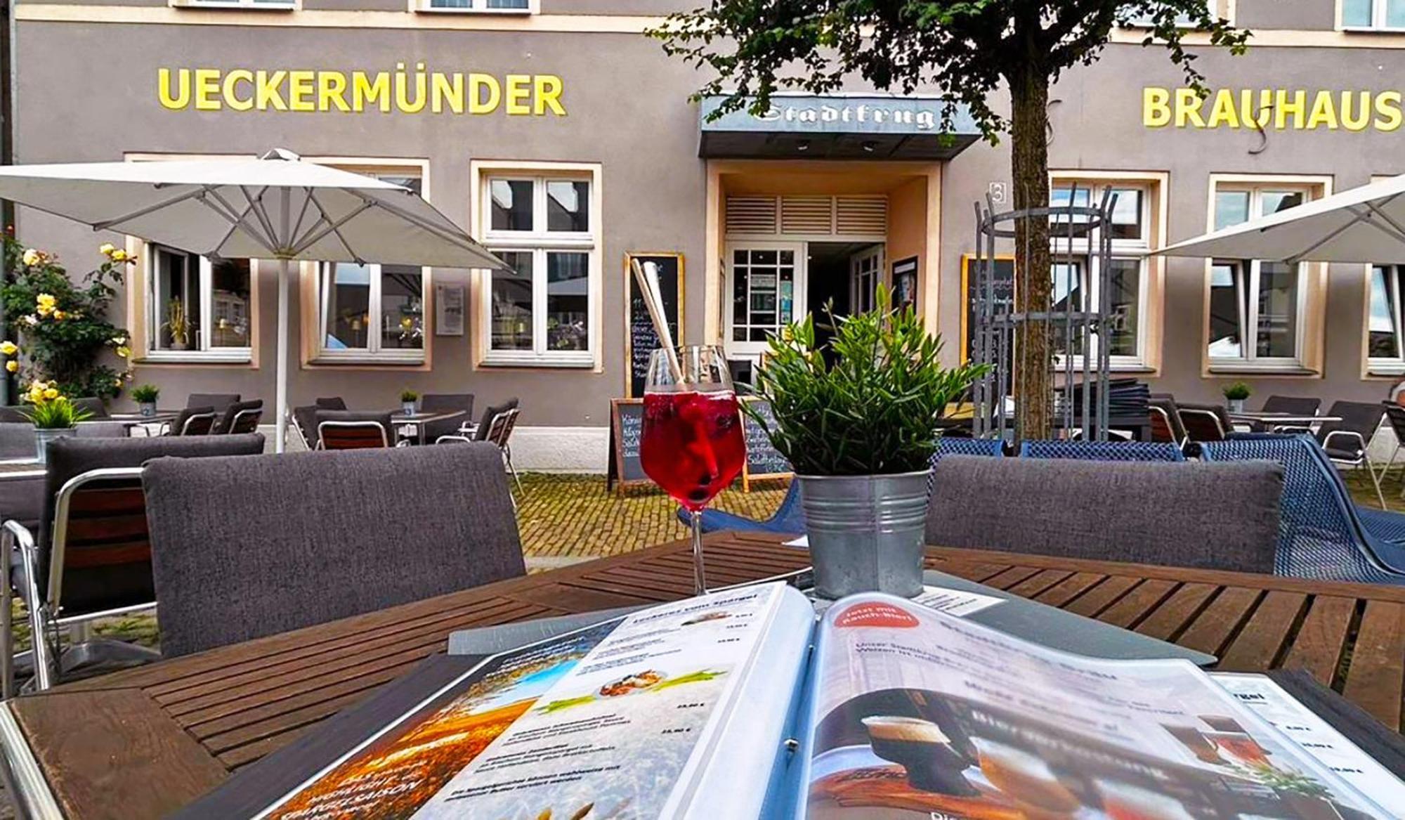 Hotel Am Markt & Brauhaus Stadtkrug Ueckermünde Екстериор снимка