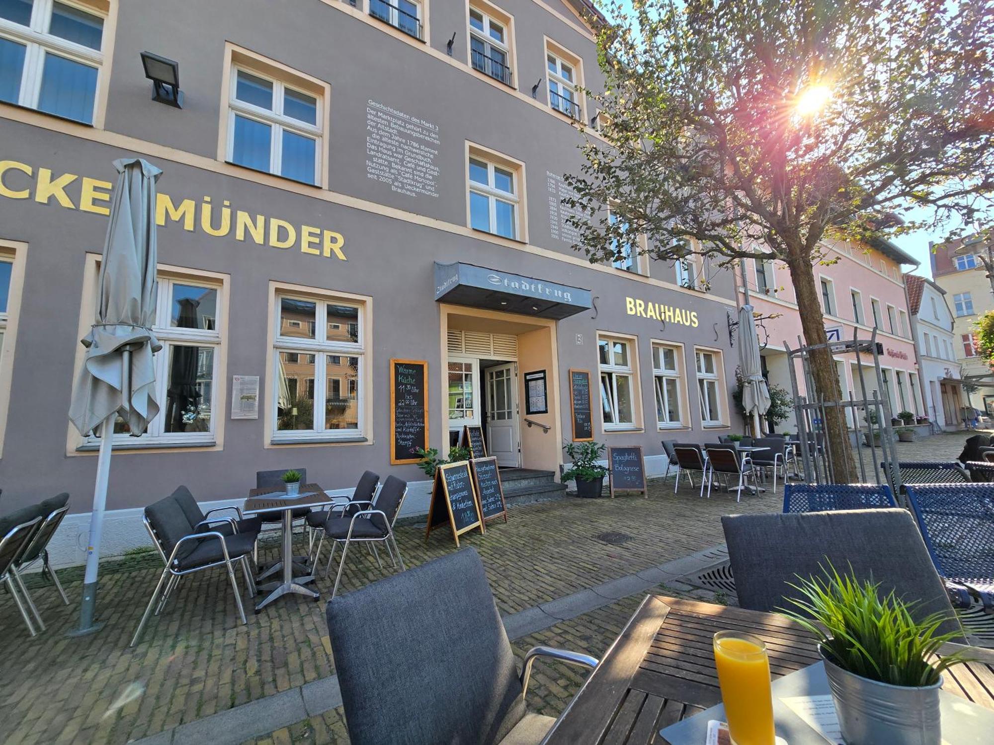 Hotel Am Markt & Brauhaus Stadtkrug Ueckermünde Екстериор снимка