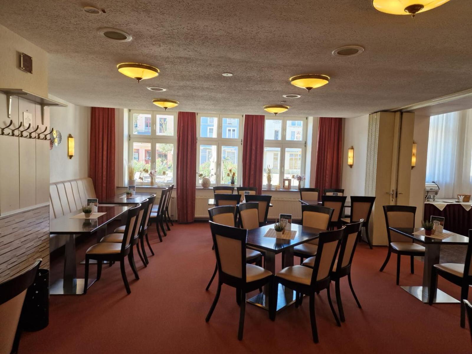 Hotel Am Markt & Brauhaus Stadtkrug Ueckermünde Екстериор снимка