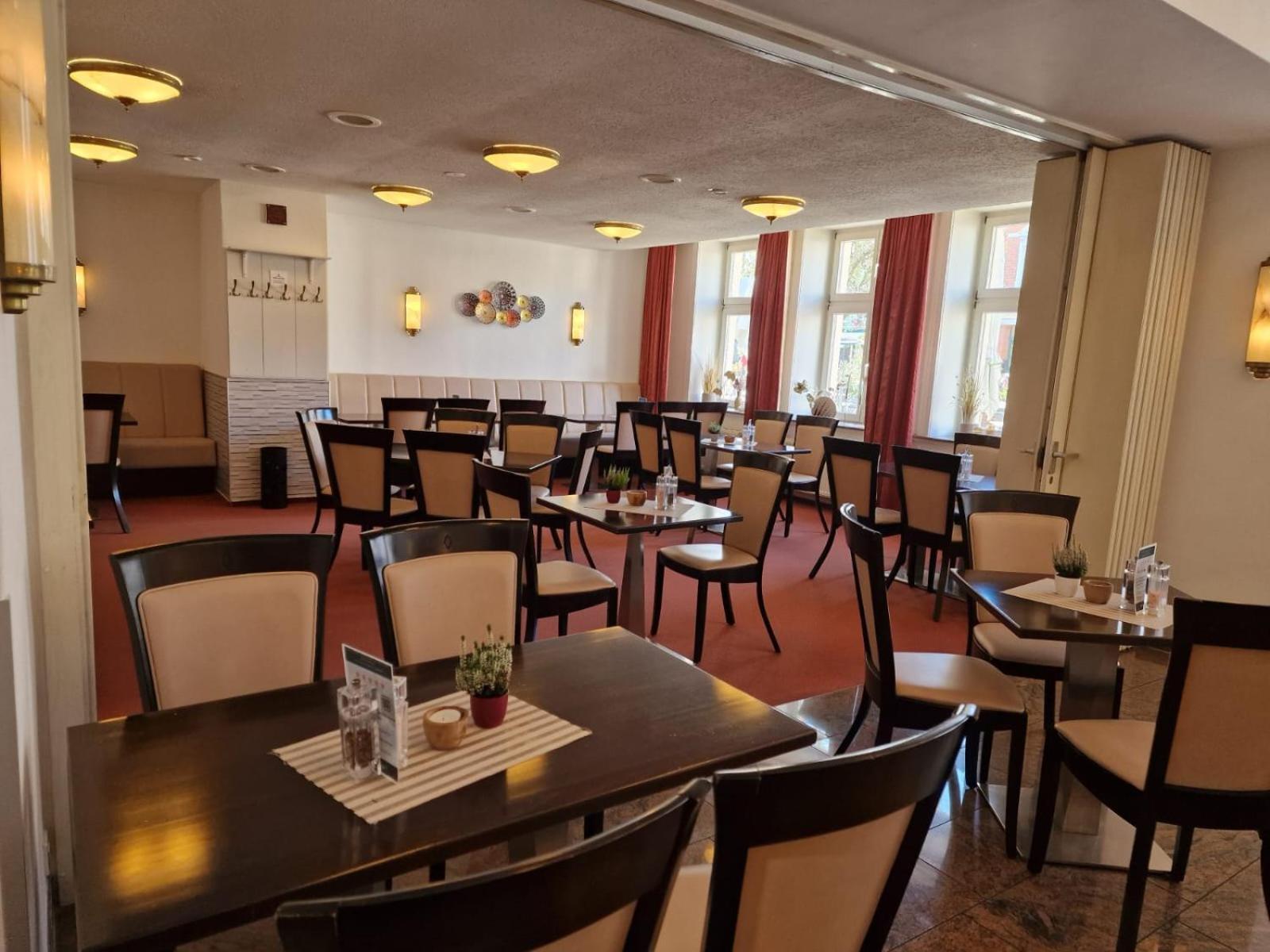 Hotel Am Markt & Brauhaus Stadtkrug Ueckermünde Екстериор снимка