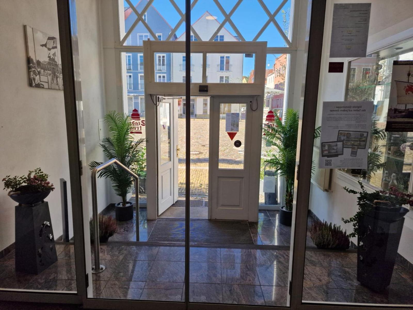 Hotel Am Markt & Brauhaus Stadtkrug Ueckermünde Екстериор снимка