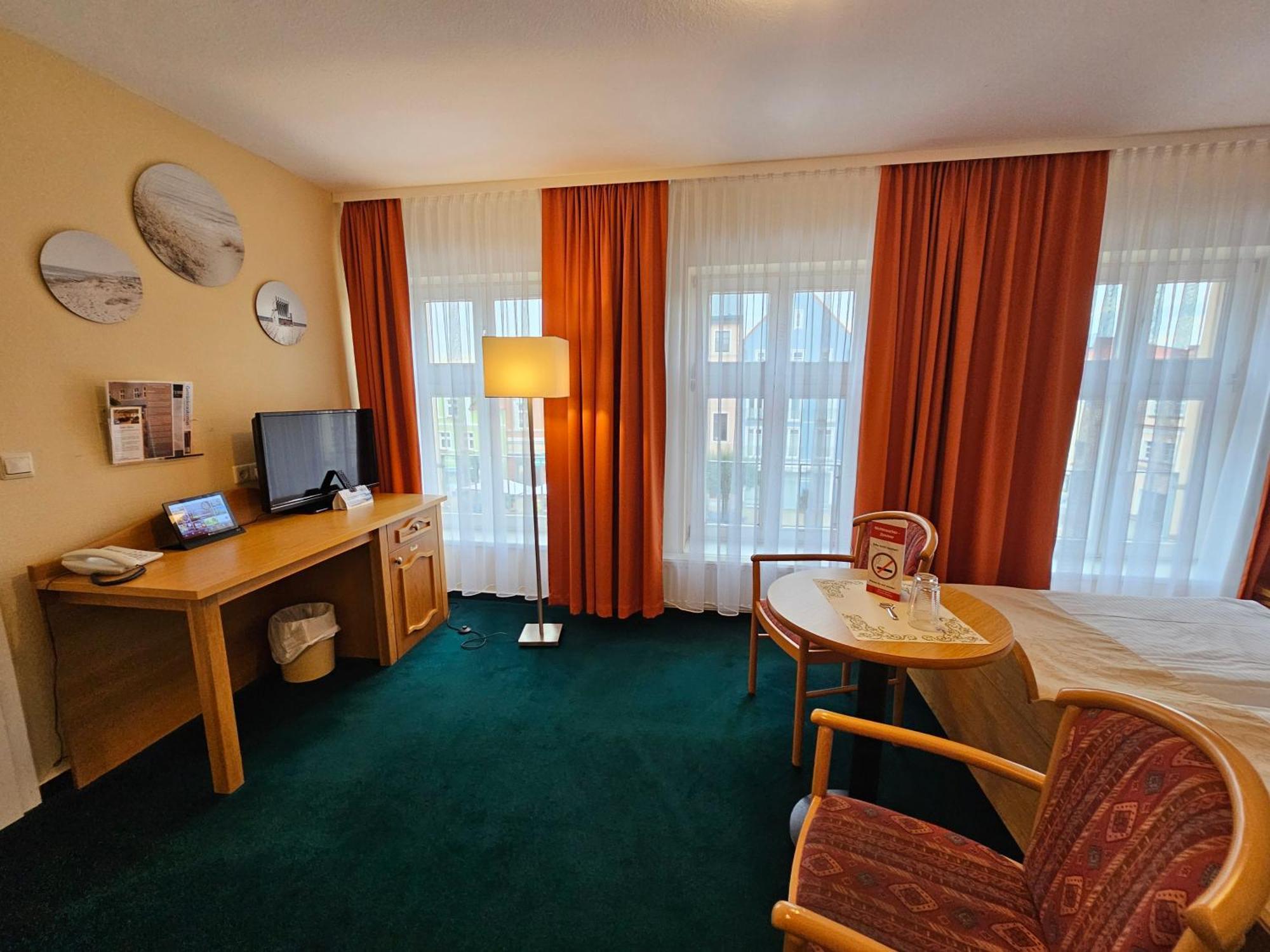 Hotel Am Markt & Brauhaus Stadtkrug Ueckermünde Екстериор снимка